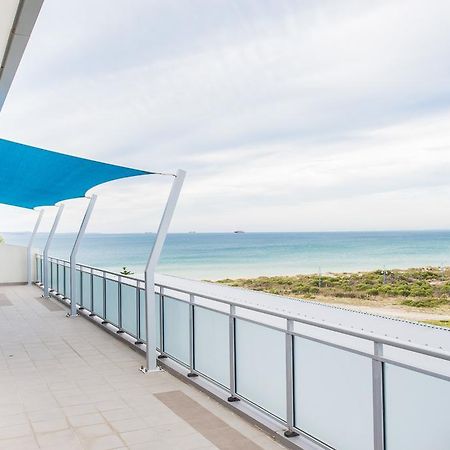 Spinnakers By Rockingham Apartments Bagian luar foto
