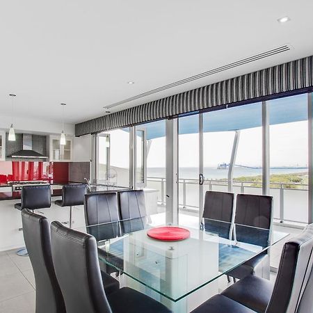 Spinnakers By Rockingham Apartments Bagian luar foto