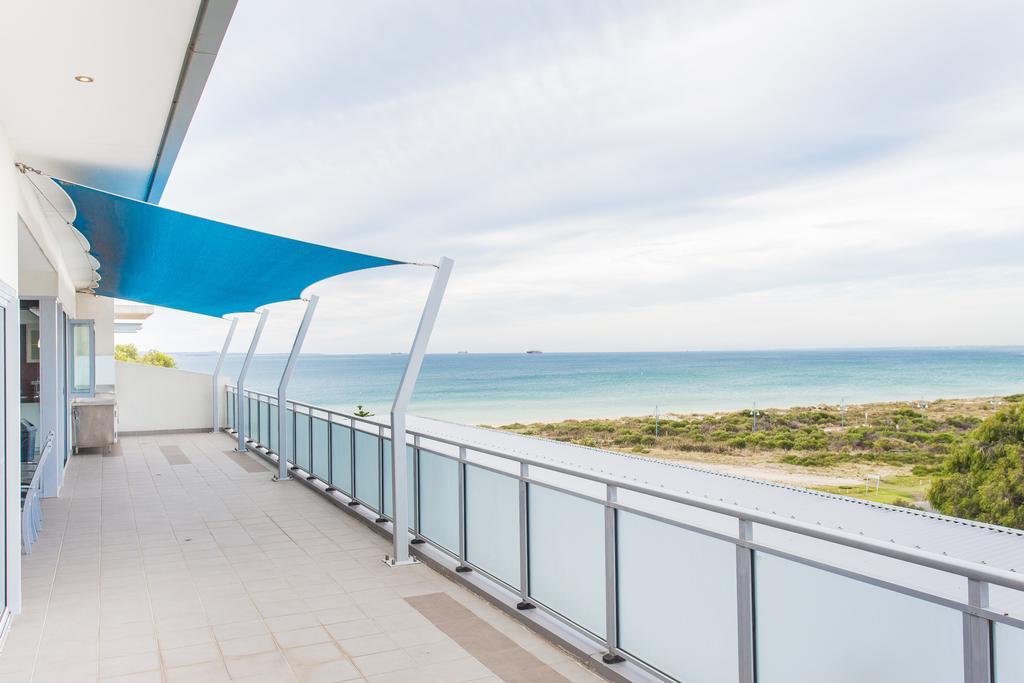 Spinnakers By Rockingham Apartments Bagian luar foto