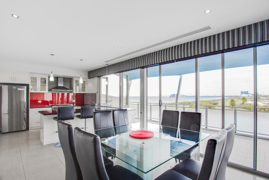 Spinnakers By Rockingham Apartments Bagian luar foto