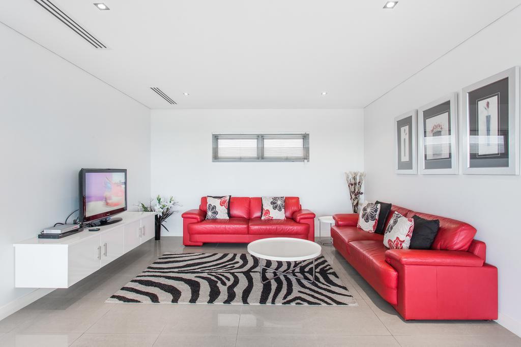Spinnakers By Rockingham Apartments Bagian luar foto