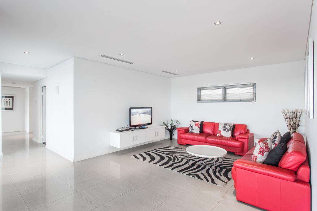Spinnakers By Rockingham Apartments Bagian luar foto