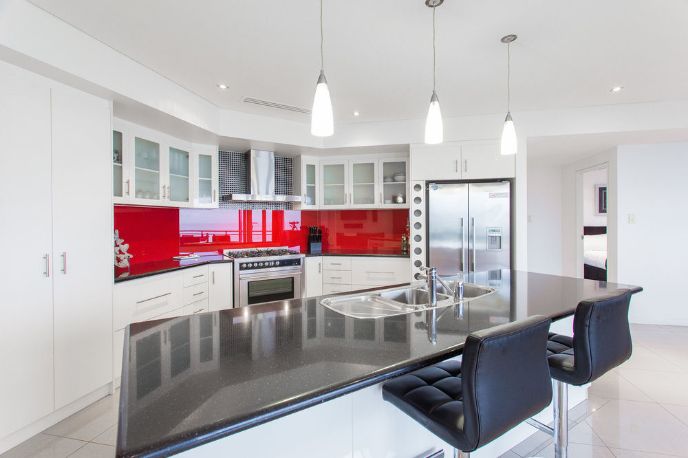 Spinnakers By Rockingham Apartments Bagian luar foto