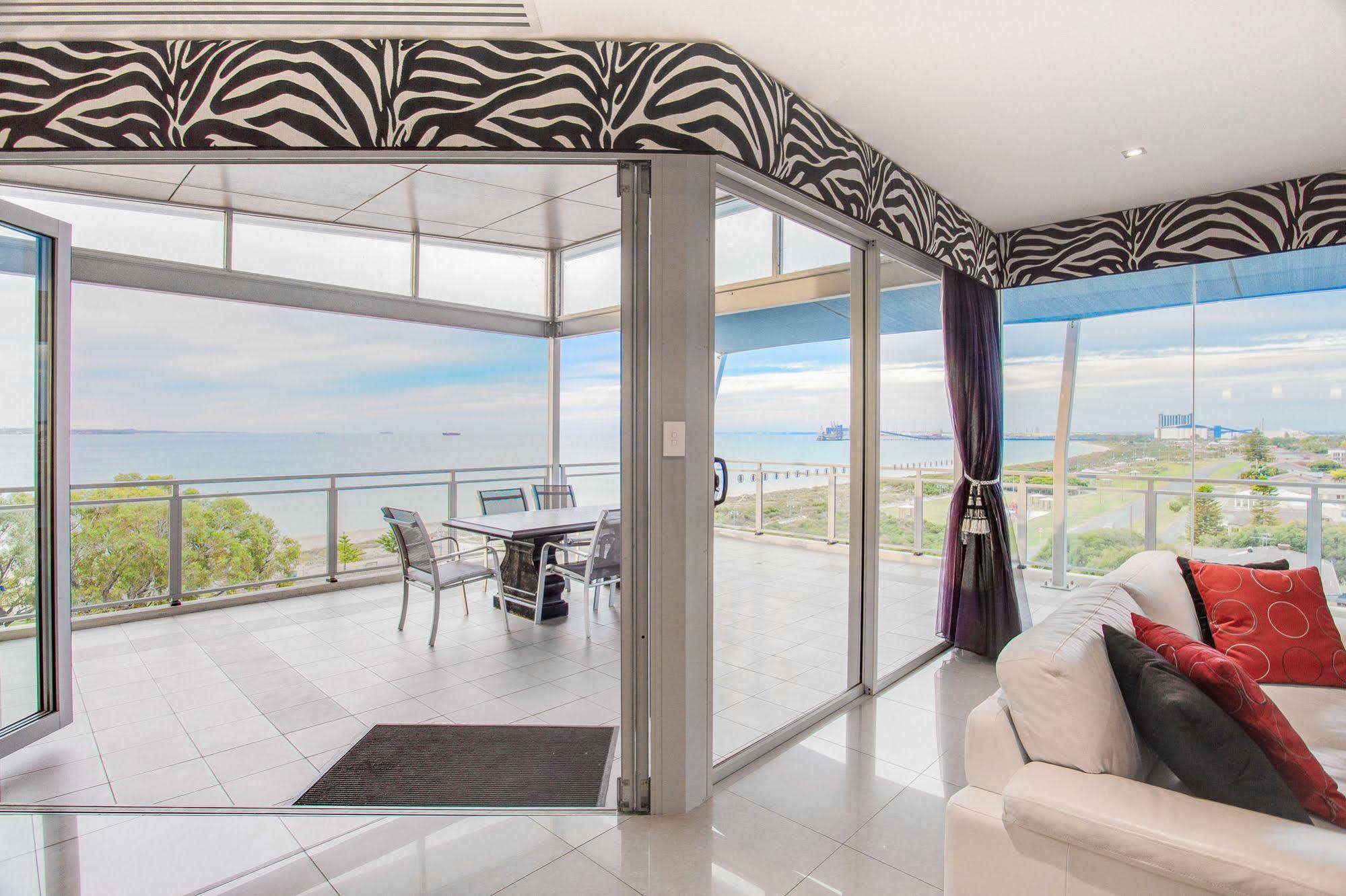 Spinnakers By Rockingham Apartments Bagian luar foto