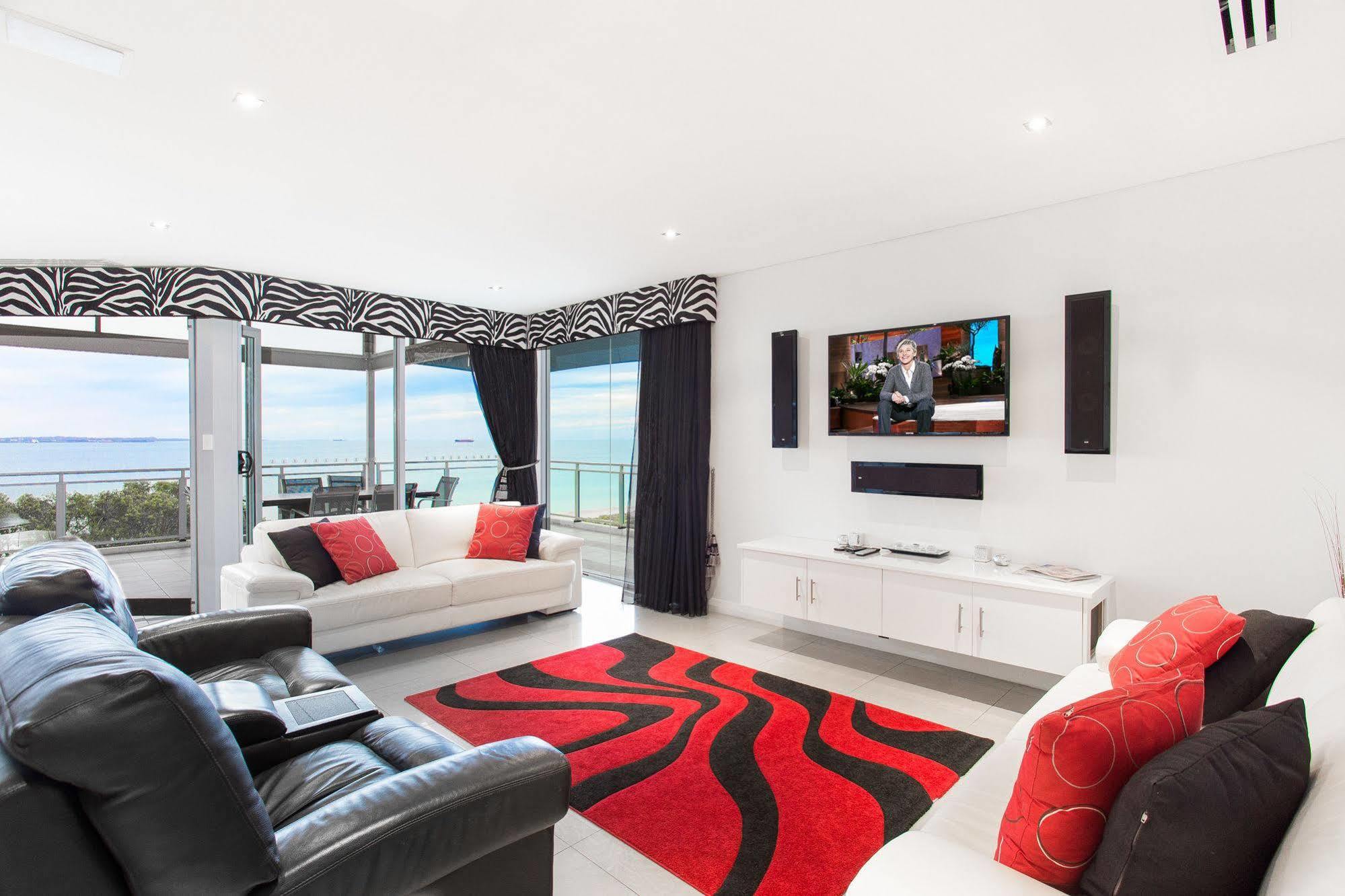 Spinnakers By Rockingham Apartments Bagian luar foto